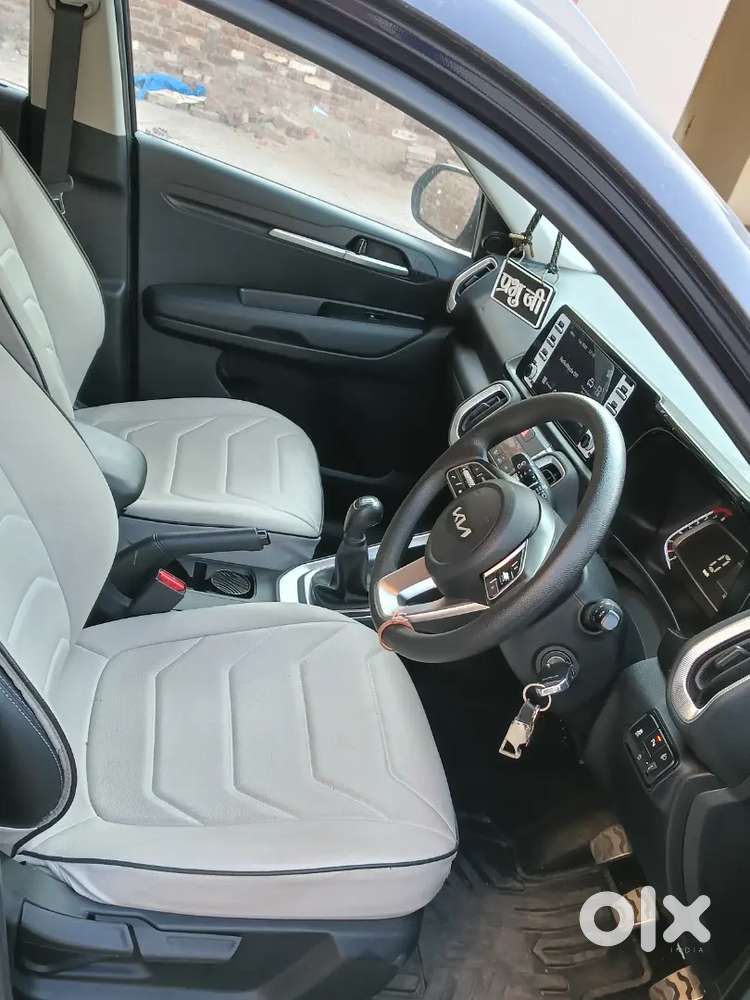 Brand New Car Hai Polotyene Bhi Nhi Utri Abhi