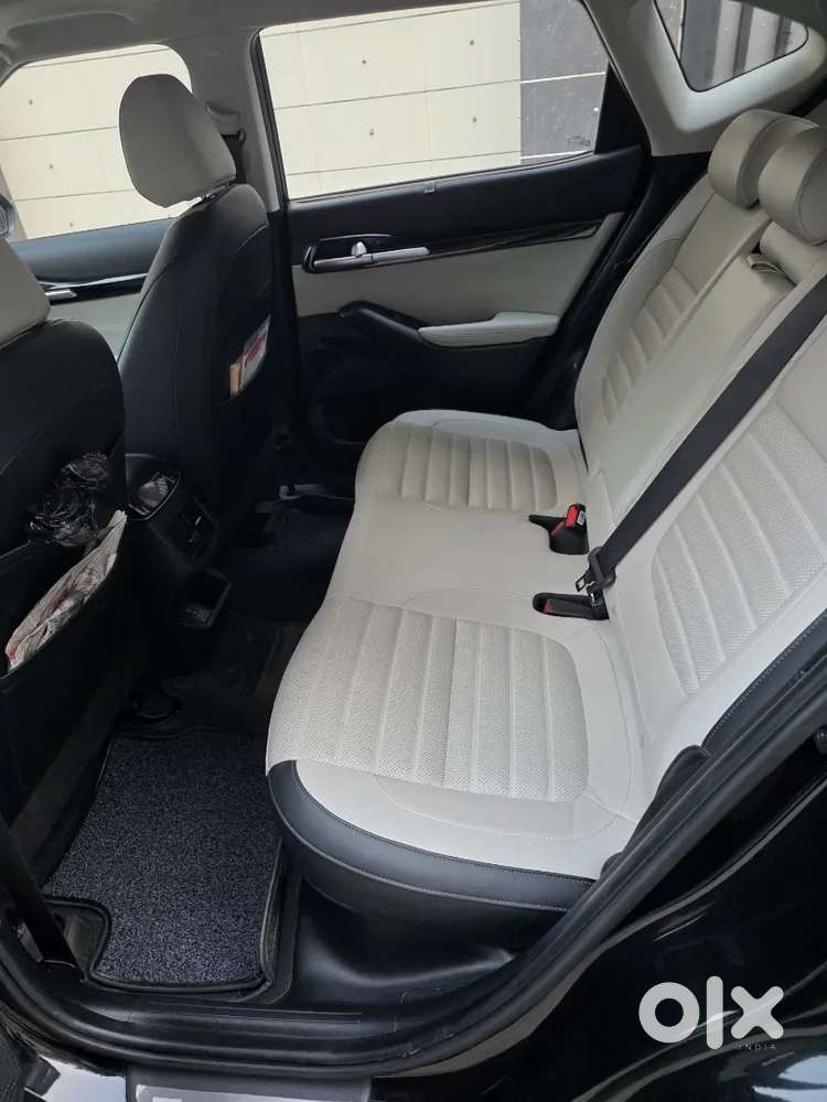 Scratchless Single Hand Driven Car