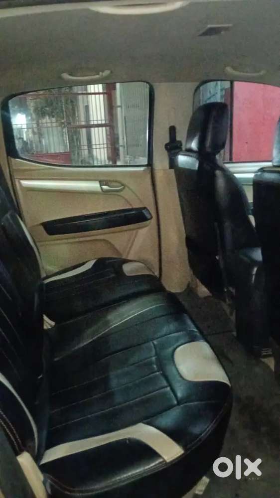 Isuzu D-max V-cross 2017 Diesel Well Maintained