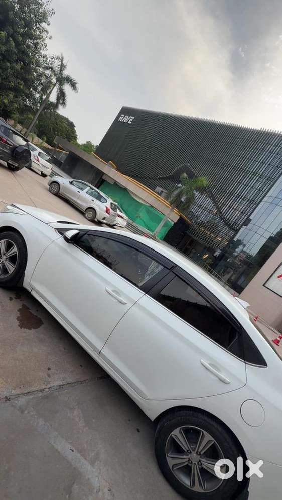 Hyundai Car 2018 Condition Scratch Less Condition All Service Company