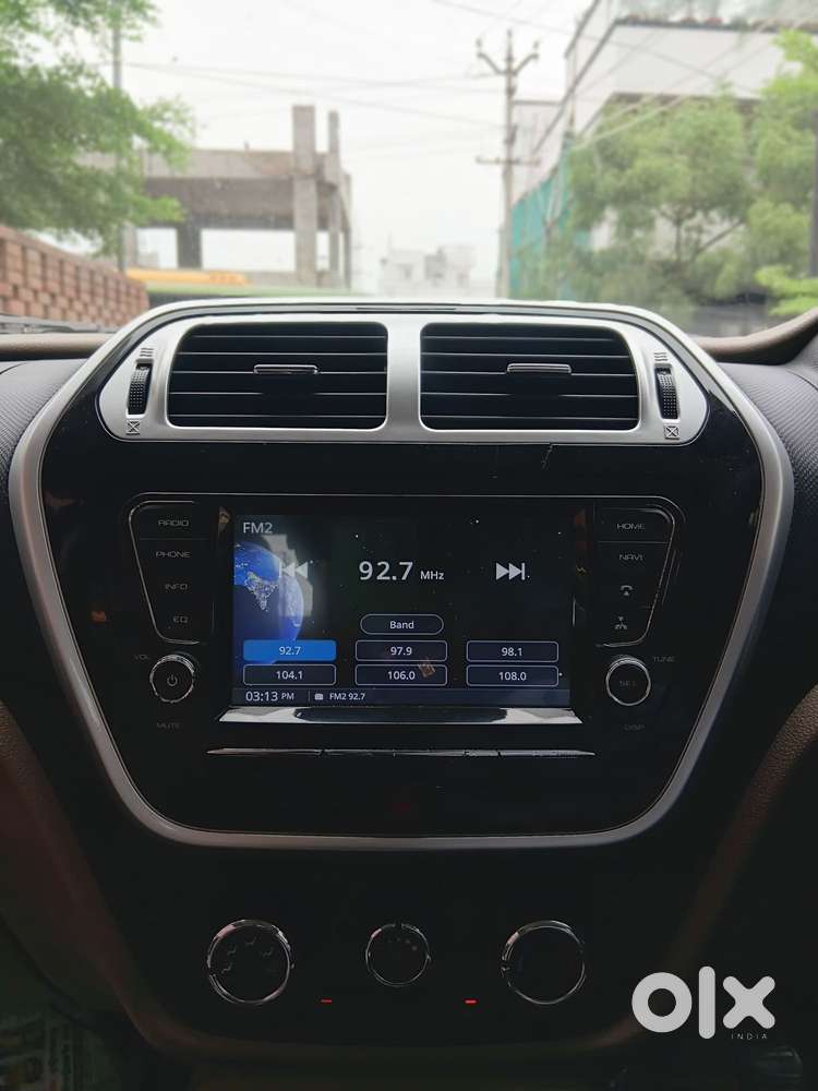 Mahindra Tuv 300 T10, 2018, Diesel