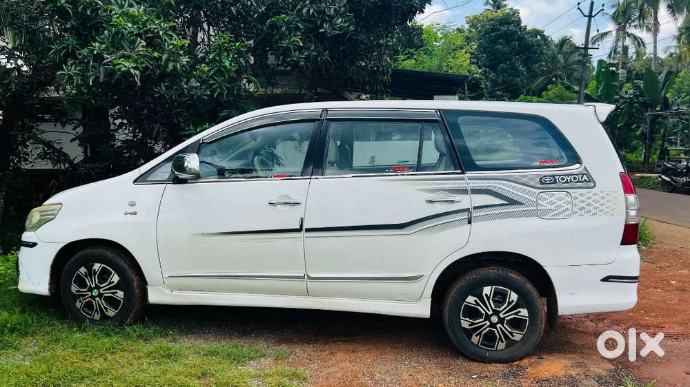 Toyota Innova 2013 Model.low Kilometers