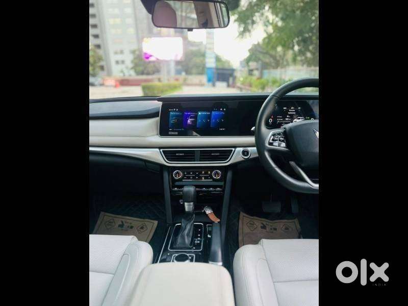 Mahindra Xuv700 2.2 Ax 7 Diesel At Str, 2024, Diesel