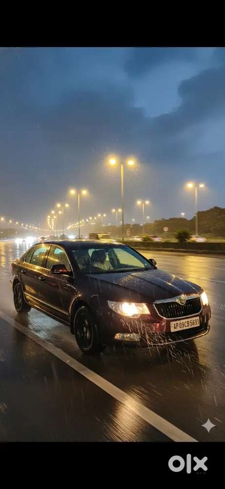 Skoda Superb 2011 Petrol 85000 Km Driven