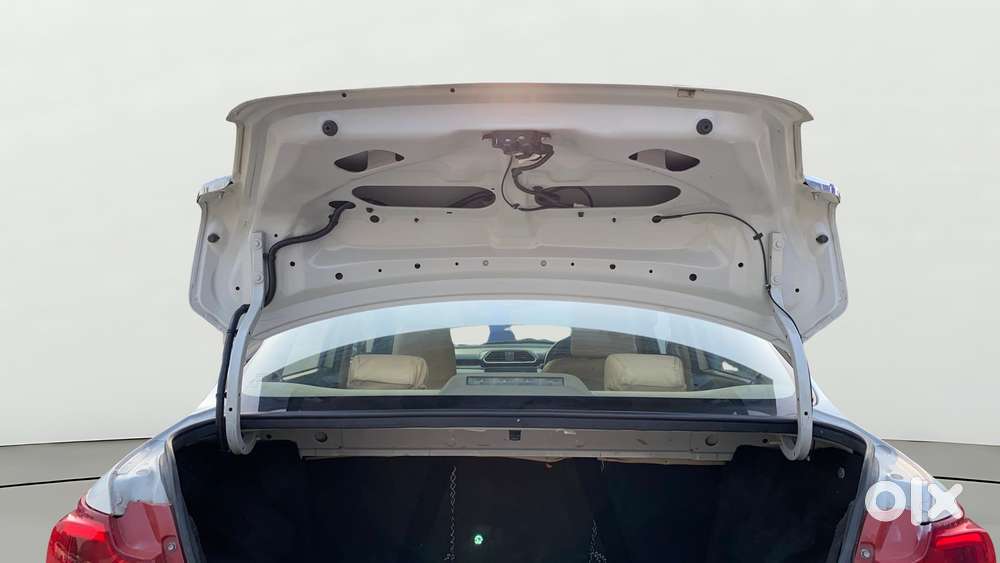 Maruti Suzuki Swift Dzire Amt Vxi, 2018, Petrol