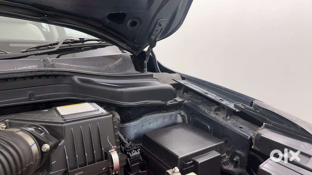 Mahindra Xuv300 1.2 W8 (o) Amt Petrol, 2022, Petrol