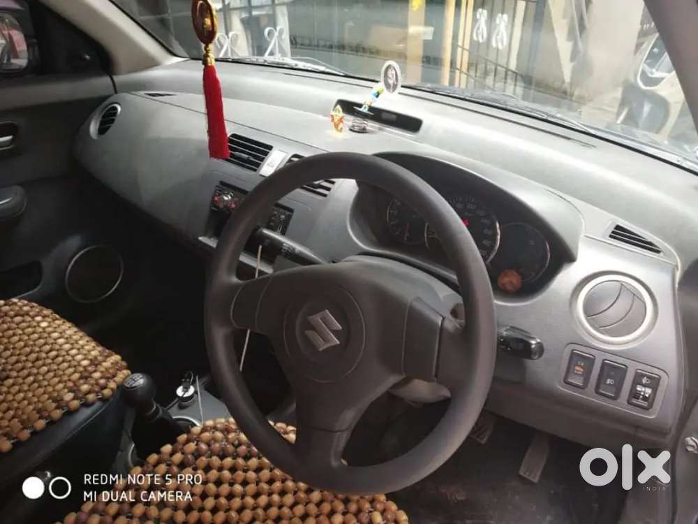 Maruti Suzuki Swift 2011 Petrol 70000 Km Driven