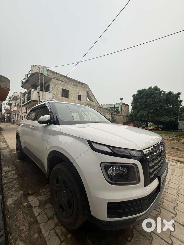 Hyundai Venue Petrol 2024 Manual First Owner