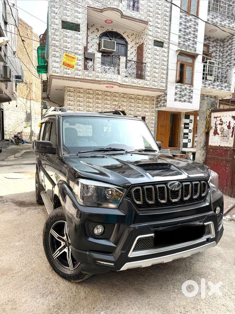 Black Mahindra Scorpio 2019