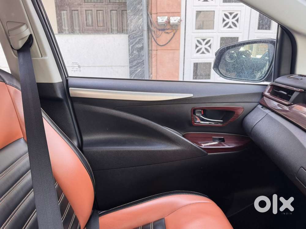 Toyota Innova Crysta 2021 Petrol 28080 Km Driven Arrogant Black Clr