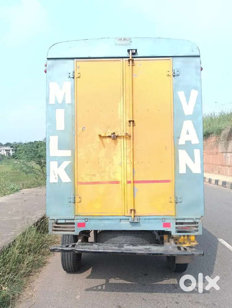 TATA INTRA V50 box vehicle milk van