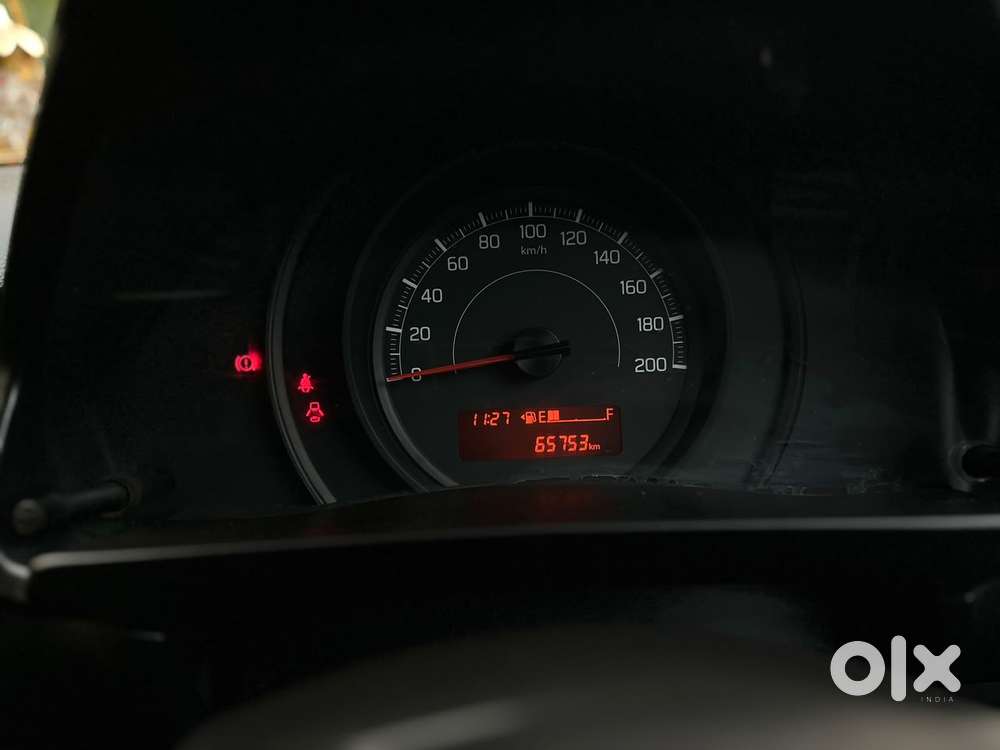 Maruti Suzuki Swift 1.2 Lxi (o), 2023, Petrol
