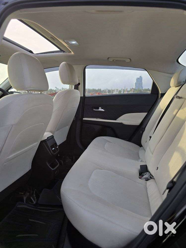 Hyundai Verna 1.5 Sx Ivt, 2023, Petrol