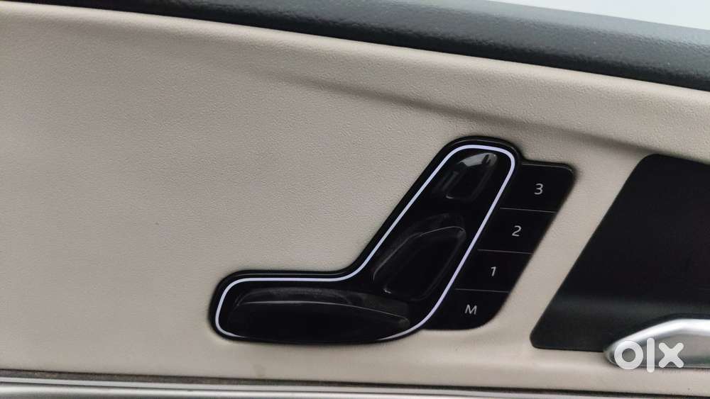 Mahindra Xuv700 2.0 Ax 7 Petrol At Luxury Pack Str, 2022, Petrol