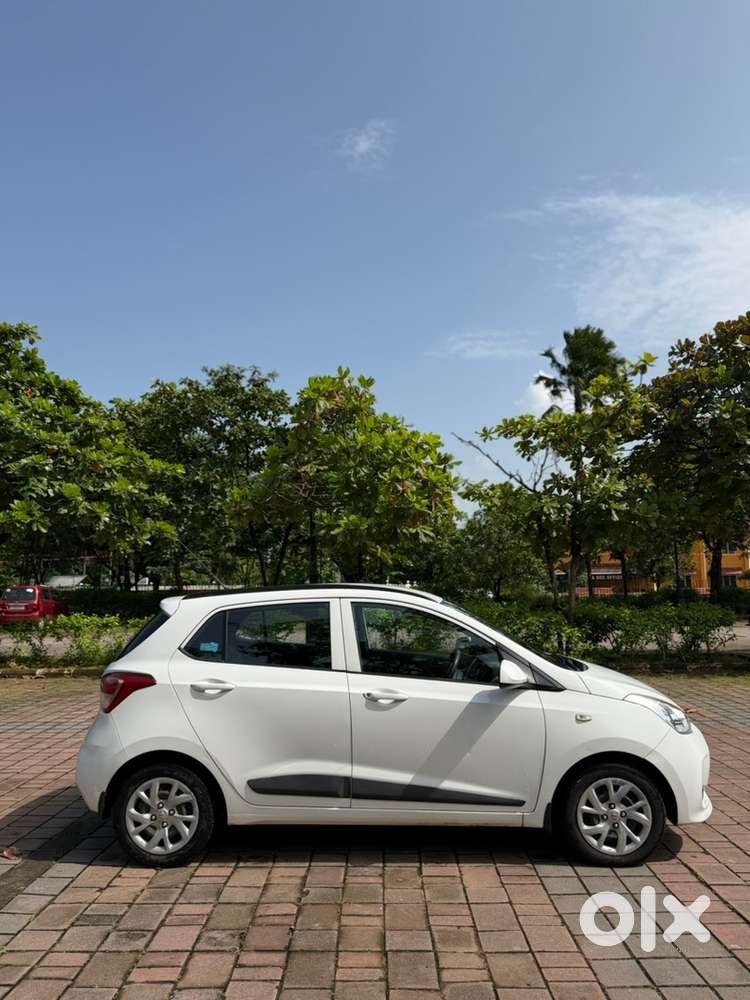 Hyundai Grand I10 Magna 1.2 Petrol  White  1st Owner  94,000 Kms