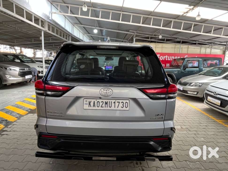 Toyota Innova Hycross 2.0 Zx Hybrid 7 Str, 2023, Petrol