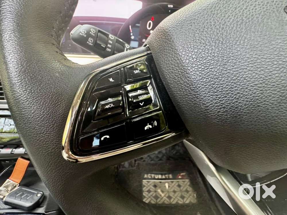 Mahindra Xuv700 Ax7 Dsl 2025 Model  Diesel  Manual