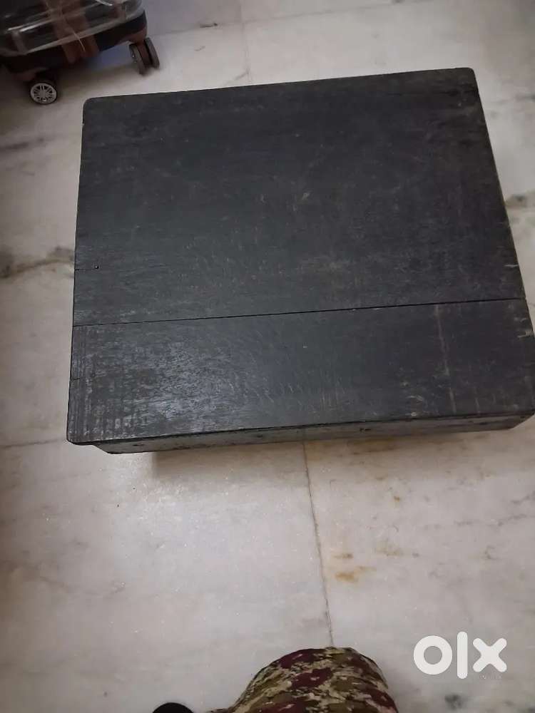Sitting wooden Setty / Choki