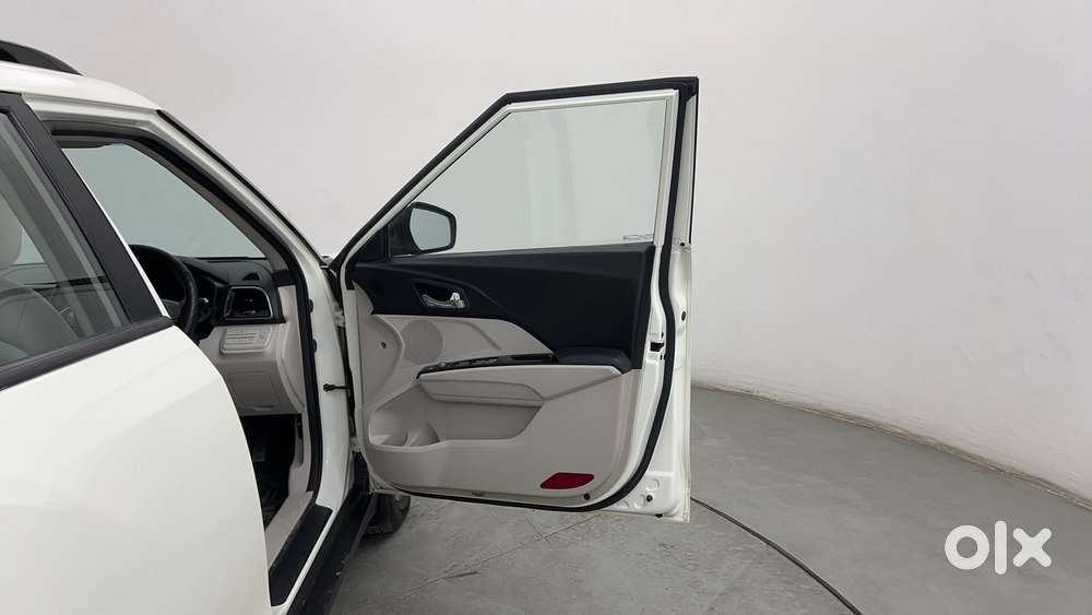 Mahindra Xuv300 W8 Option, 2023, Petrol