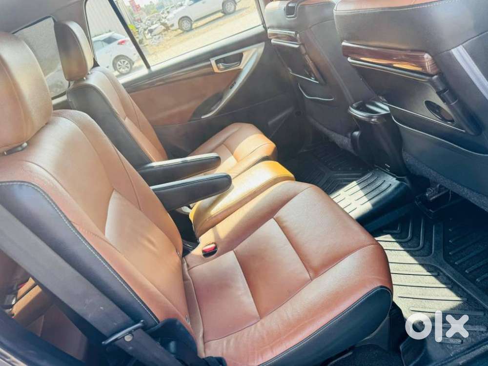 Toyota Innova Crysta 2.8 Zx At 7 Seater, 2016, Diesel