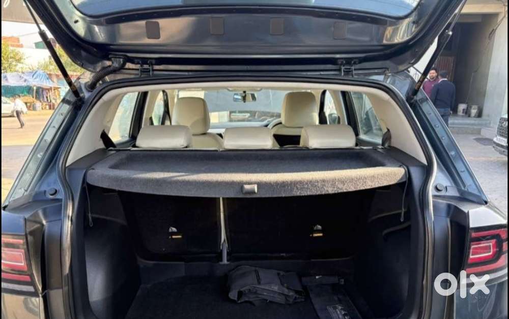 Volkswagen Taigun 1.0 Tsi Highline At, 2022, Petrol