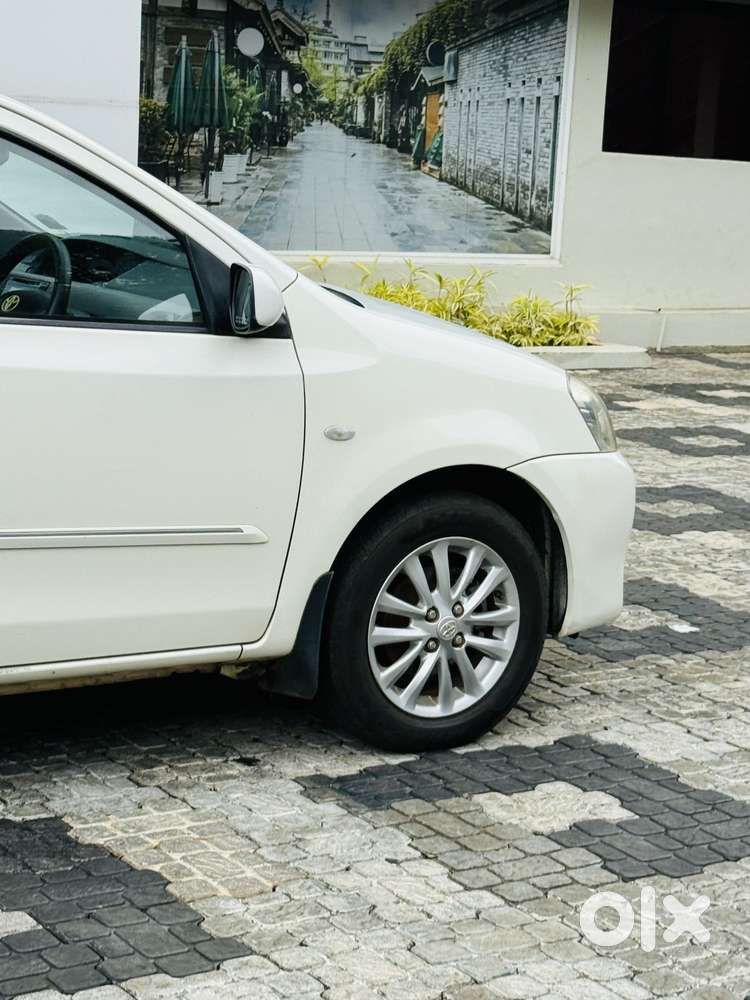 Toyota Etios V, 2011, Petrol