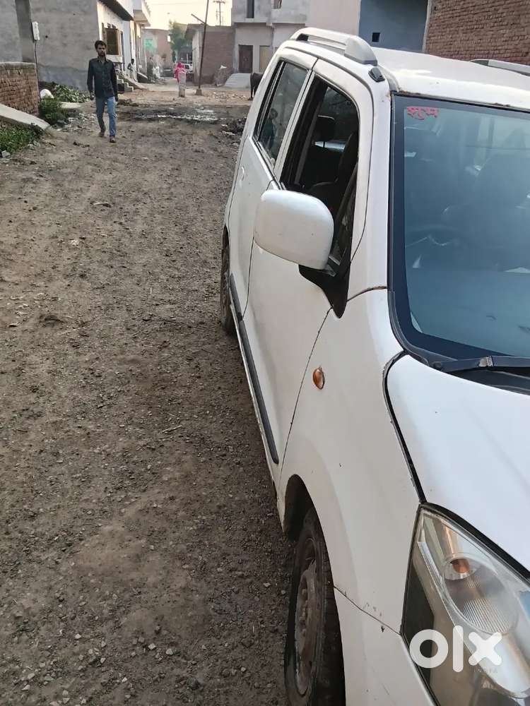Car Me Koi Bhi Kami Nhi Hai
