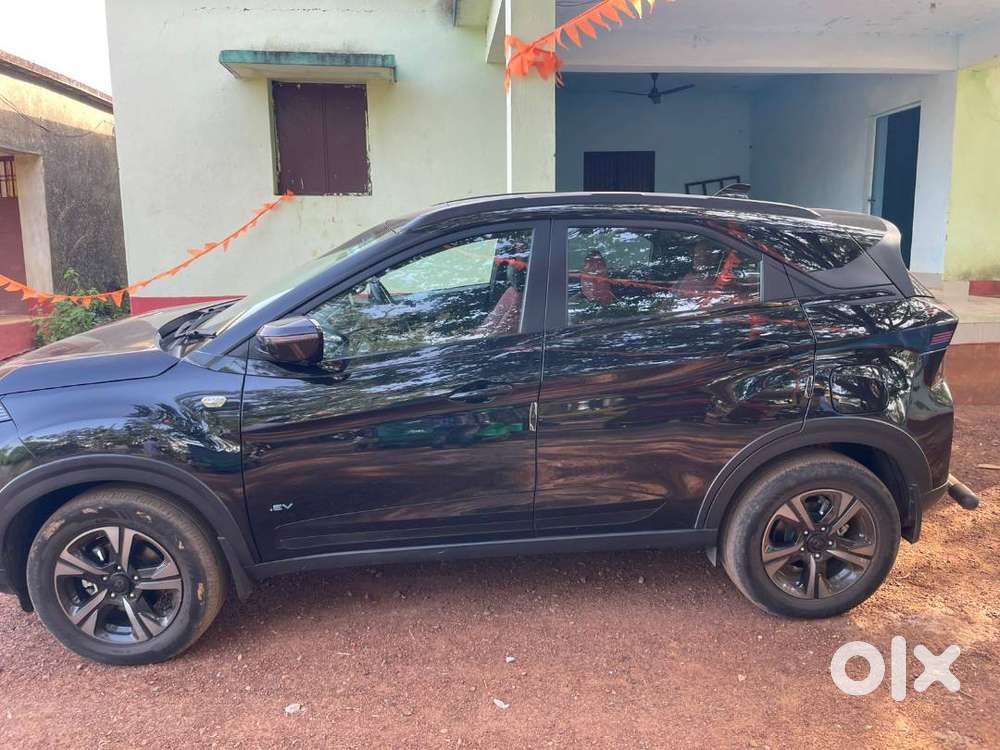 Tata Nexon Ev Empowered 45 Red Dark Edition, Top Model