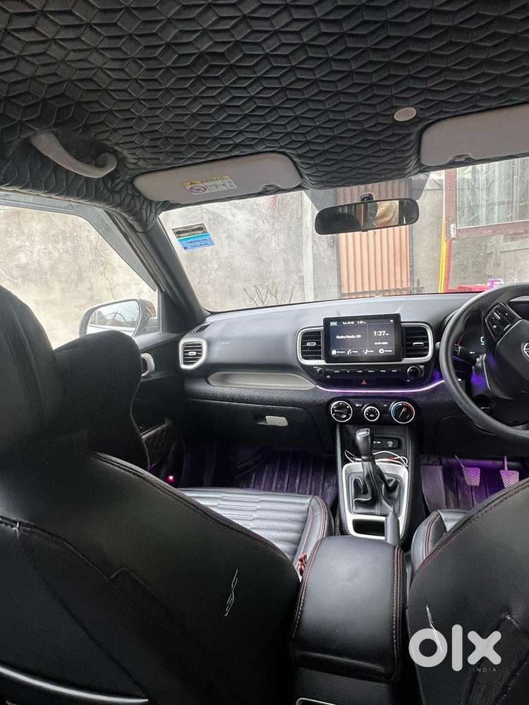 Hyundai Venue 2023 Petrol Well Maintained