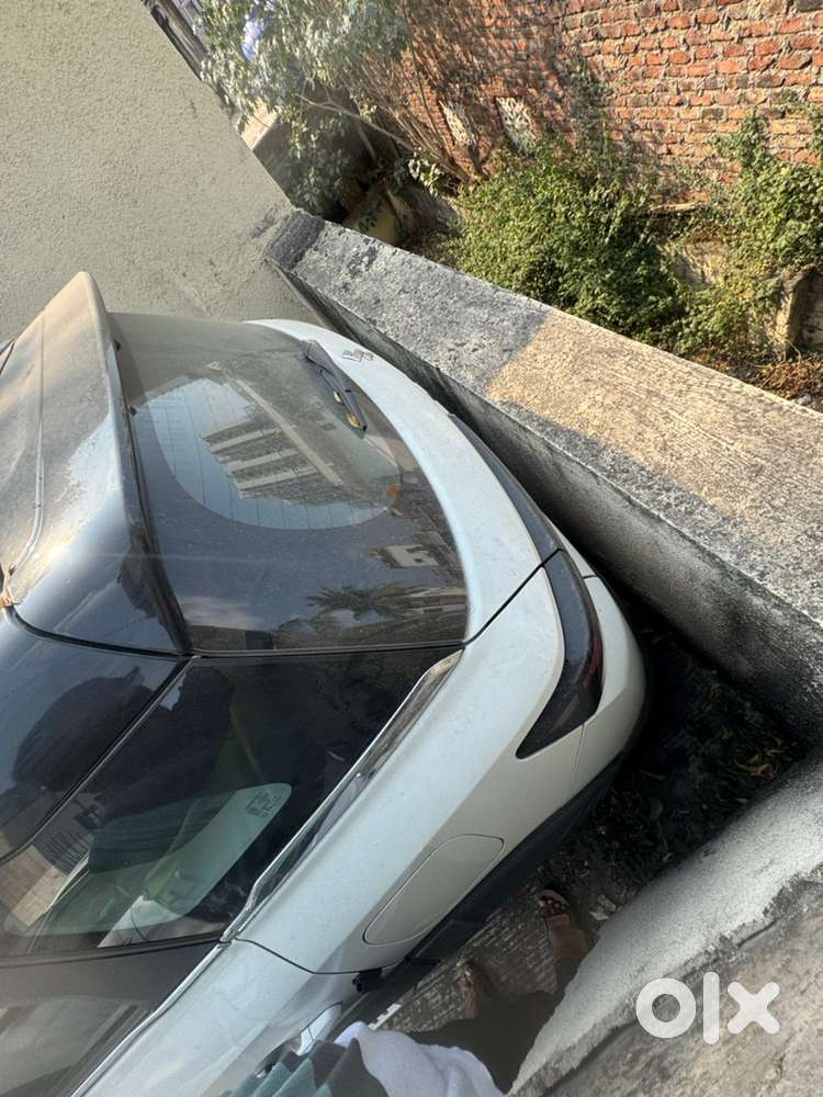 Maruti Brezza Zxi 2025