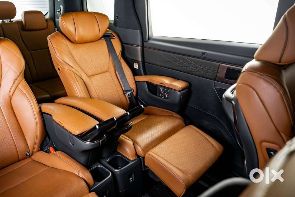 Toyota Vellfire 2.5 Executive Lounge, 2023, Petrol