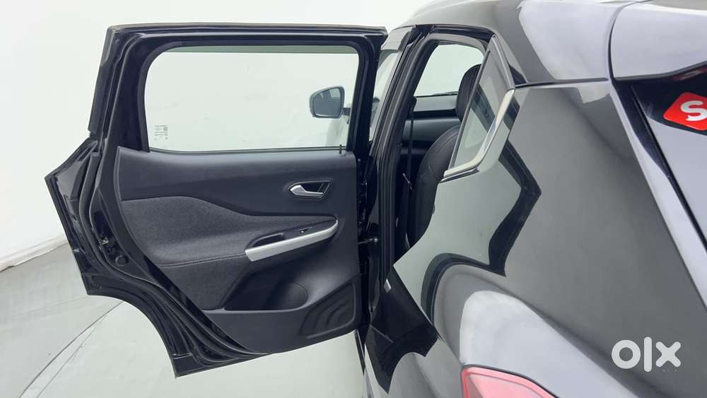 Nissan Magnite 1.0 Xv Premium, 2023, Petrol