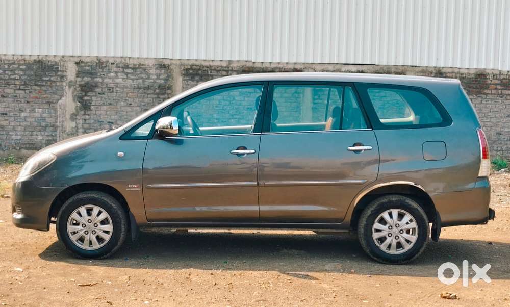 Toyota Innova 2.5 Vx 8 Seater Bs Iv, 2012, Diesel