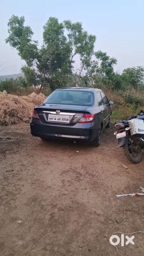 Honda City Zx 2004 Lpg & Gas  Well Maintained