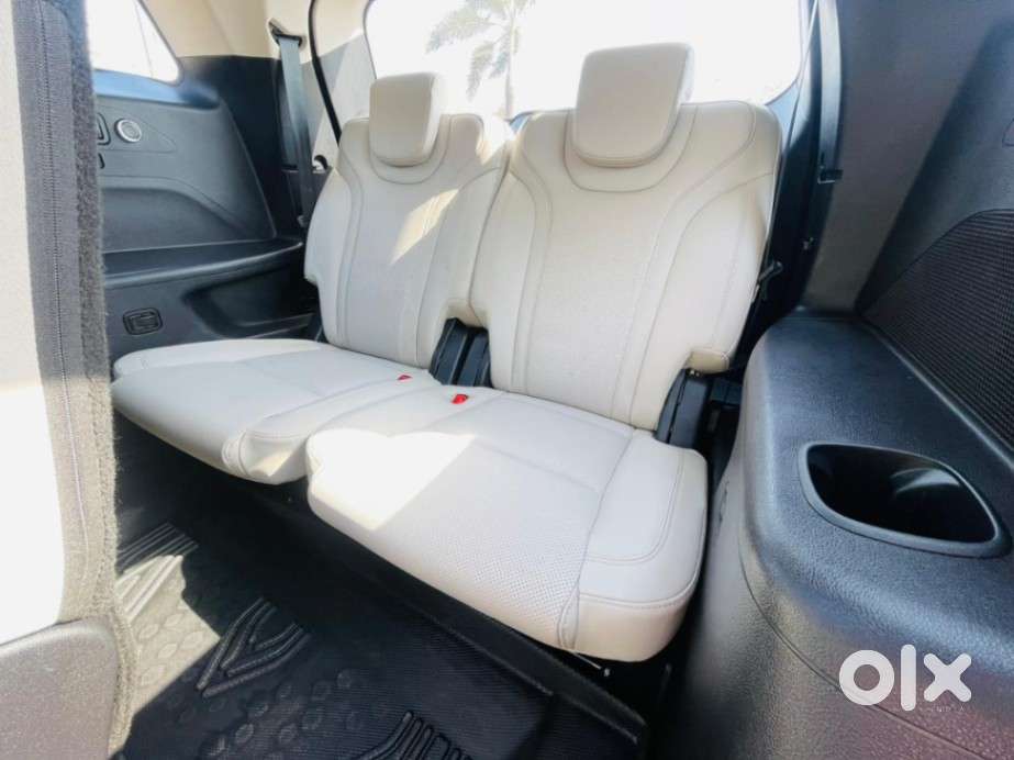 Mahindra Xuv700 2.0 Ax 7 Petrol At Str, 2024, Petrol