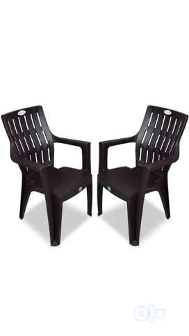 Second hand best sale plastic chairs olx