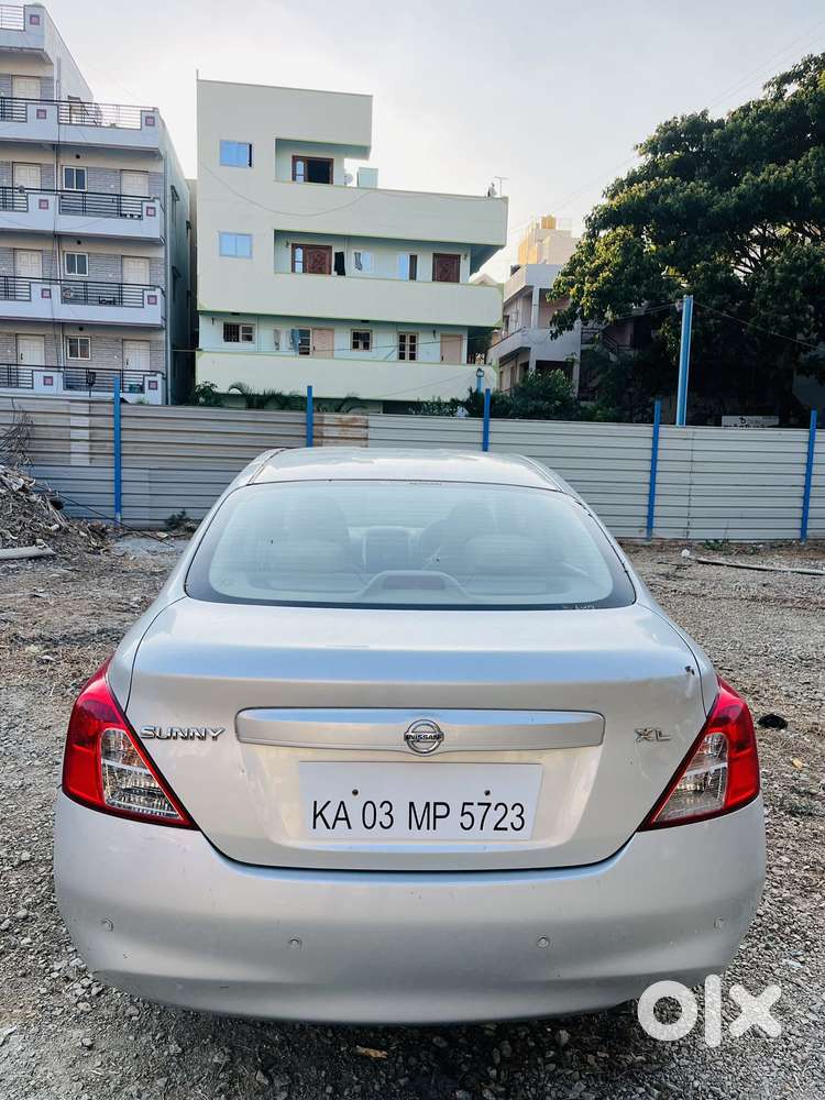 Nissan Sunny, 2011, Petrol