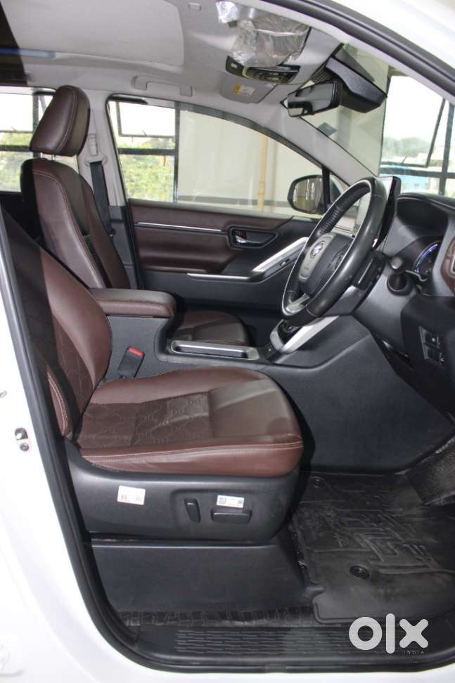 Toyota Innova Hycross 2.0 Zx Hybrid 7 Str, 2025, Petrol