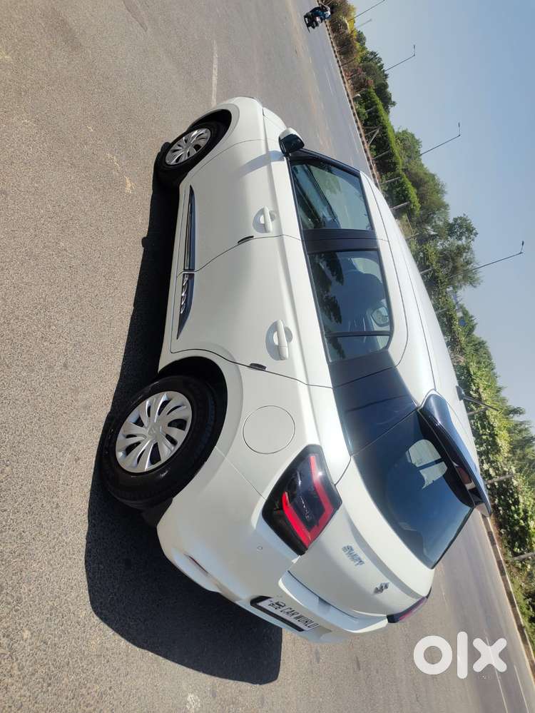 Maruti Suzuki Swift Vxi + Manual, 2025, Petrol