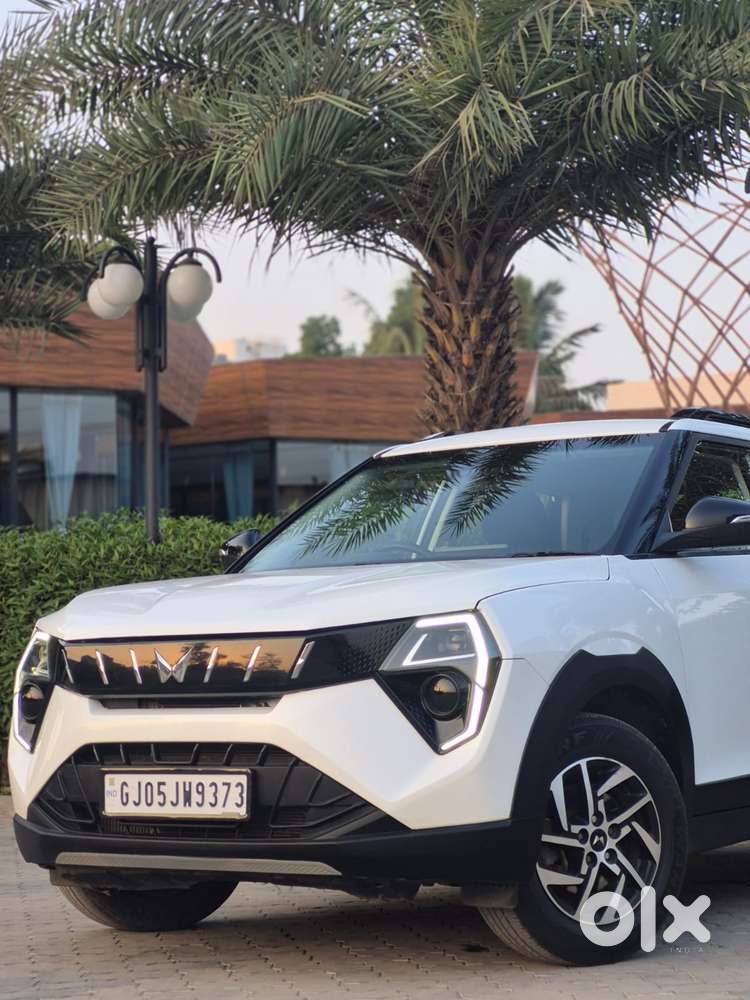 Mahindra Xuv 3xo Ax5 Pm Mt, 2026, Petrol