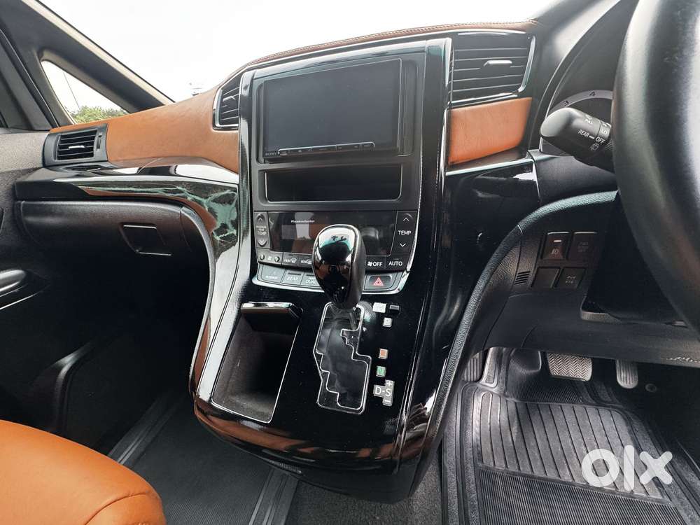Toyota Alphard 3.0 V6, 2011, Petrol