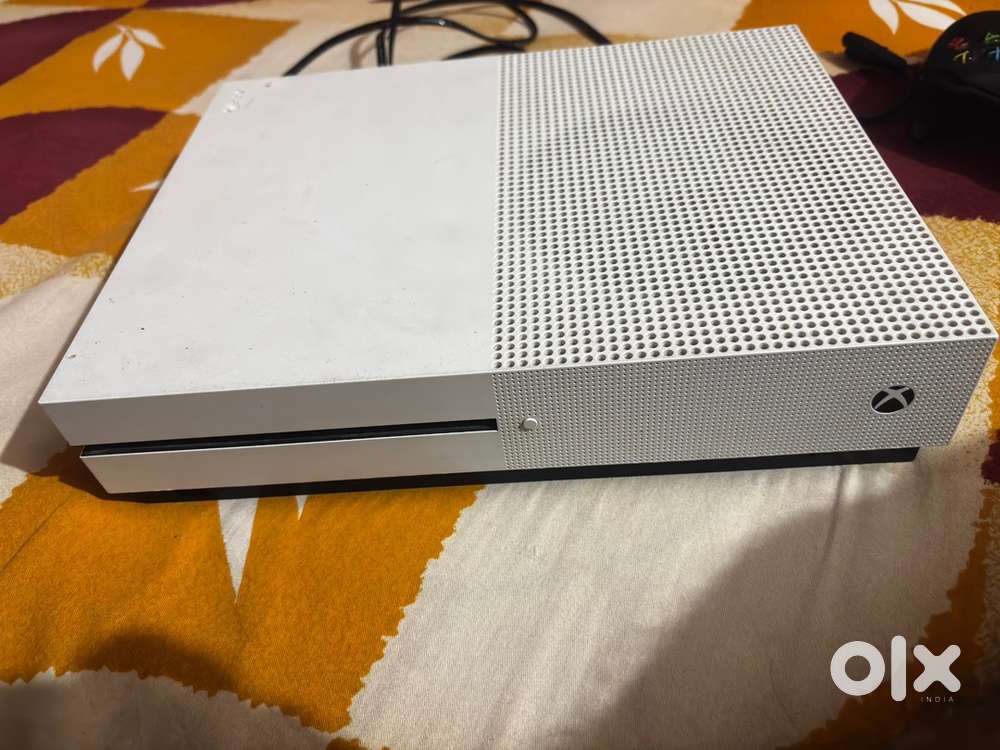 Xbox one s 500gb with controller