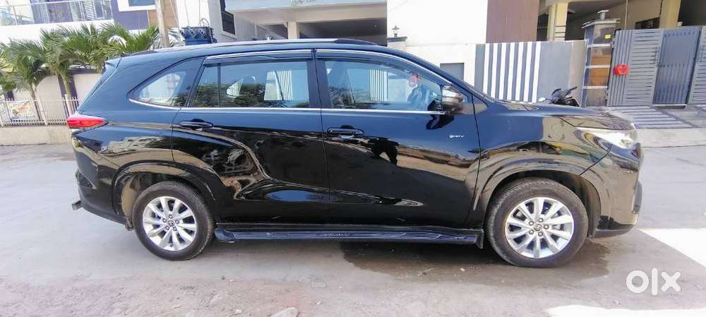 Toyota Innova Hycross 2.0 Vx (o) Hybrid 7 Str, 2025, Cng & Hybrids