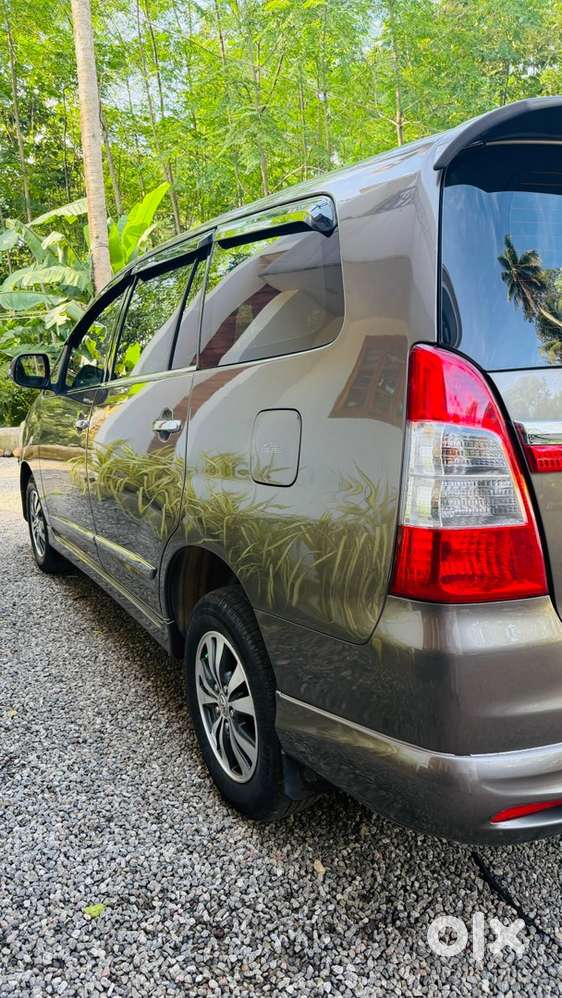 Toyota Innova  2016 V 2 Nd Owner  No Repcement Orginal Kerala