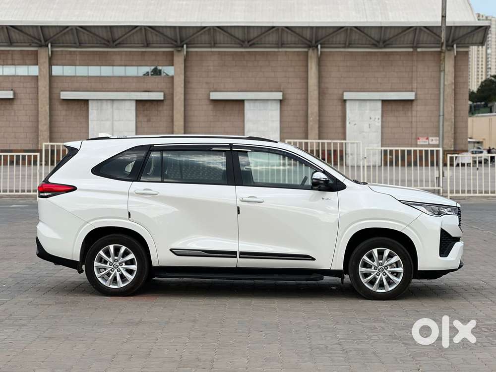 Toyota Innova Hycross 2.0 Vx (o) Hybrid 7 Str, 2025, Petrol