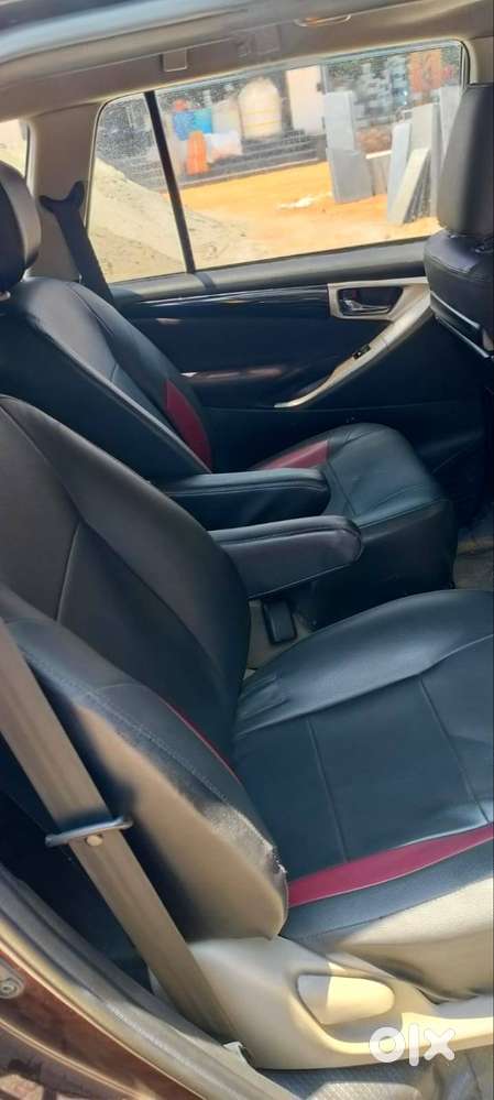 Innova Crysta 2.4 V Model