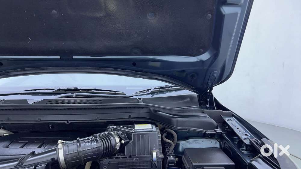 Mahindra Xuv300 1.2 W8 (o) Amt Petrol, 2021, Petrol