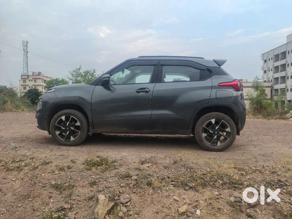 Punch Accomplished Dazzle Cng + Petrol  Sunroof & Manual  2023