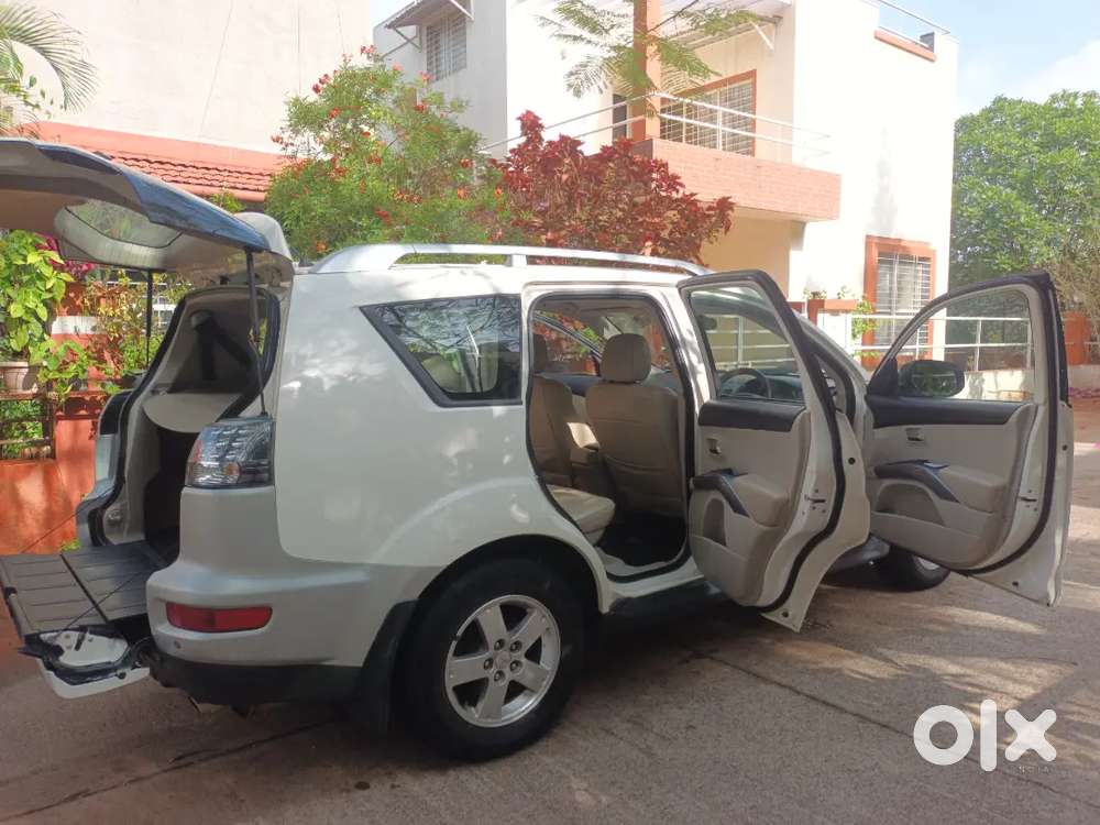 7 Seater Suv Mitsubishi Outlander