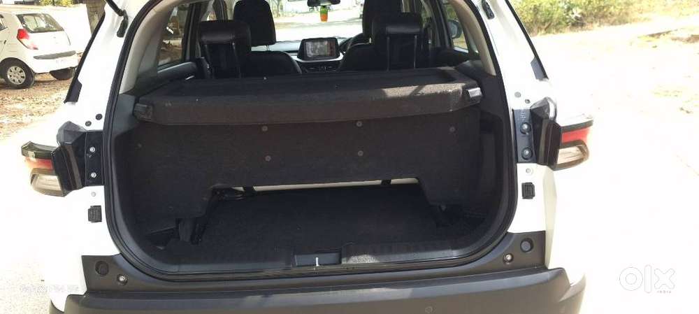 Maruti Suzuki Brezza 1.5 Vxi Cng, 2023, Cng & Hybrids